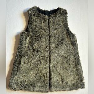 Talula Faux Fur Vest Women's Medium Gray Plush Cozy Sleeveless Layering Piece